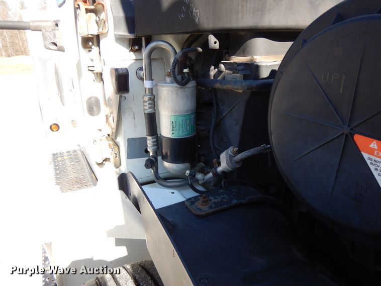 image for item GH9002 2005 International 4300 bucket truck