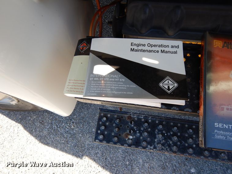 image for item GH9002 2005 International 4300 bucket truck