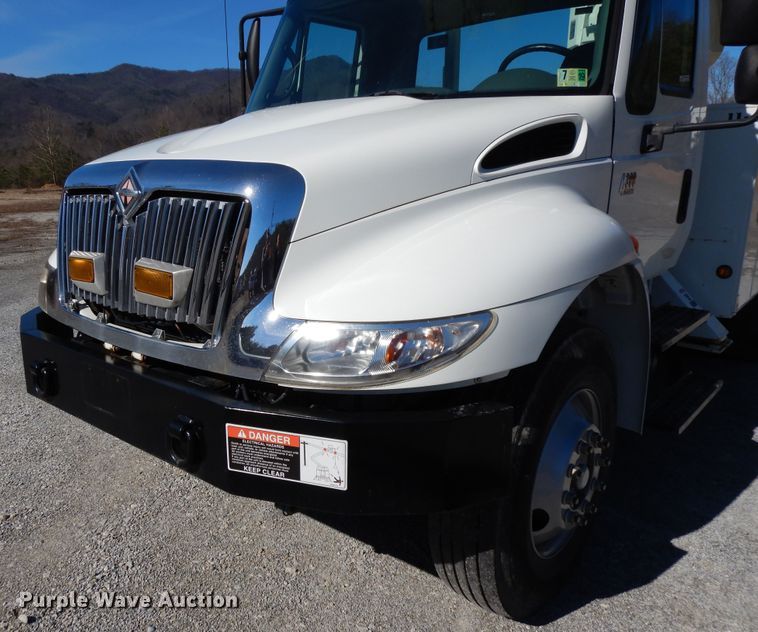 image for item GH9002 2005 International 4300 bucket truck