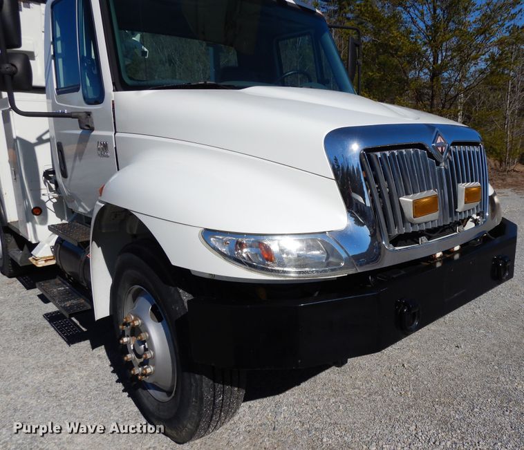 image for item GH9002 2005 International 4300 bucket truck