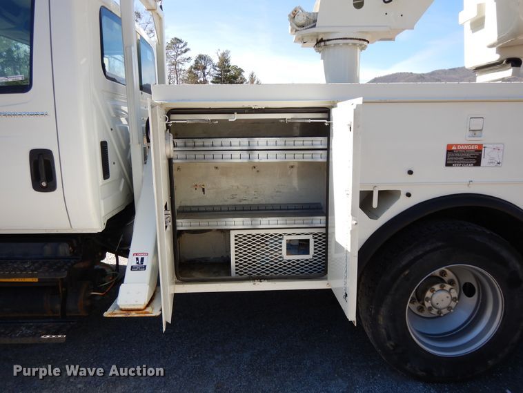 image for item GH9002 2005 International 4300 bucket truck