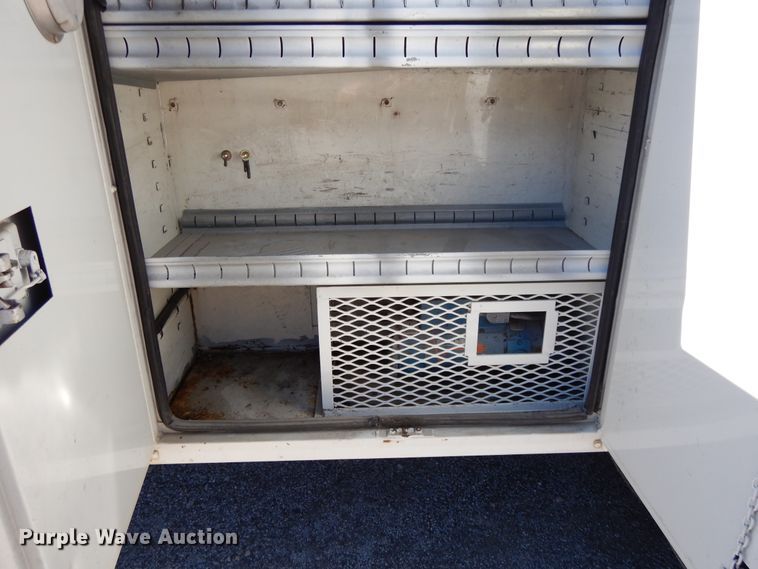 image for item GH9002 2005 International 4300 bucket truck