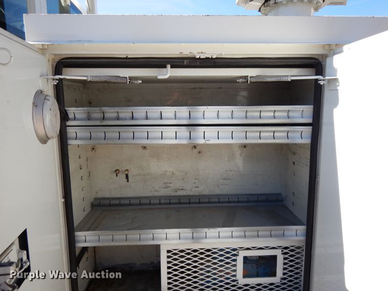 image for item GH9002 2005 International 4300 bucket truck