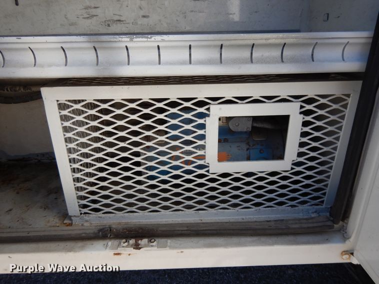 image for item GH9002 2005 International 4300 bucket truck