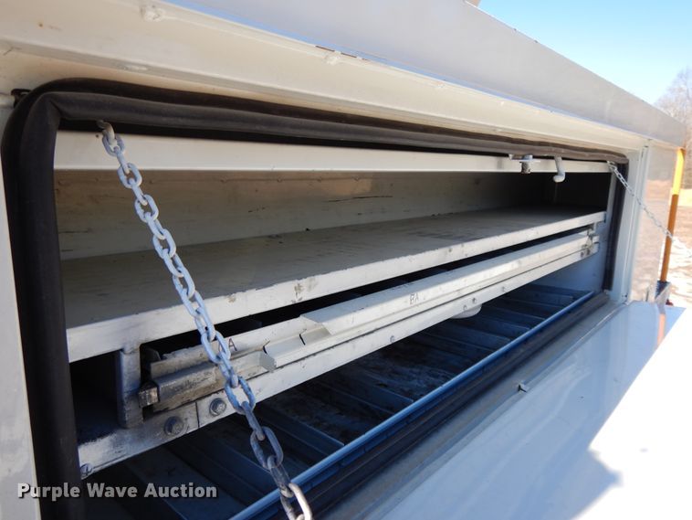 image for item GH9002 2005 International 4300 bucket truck