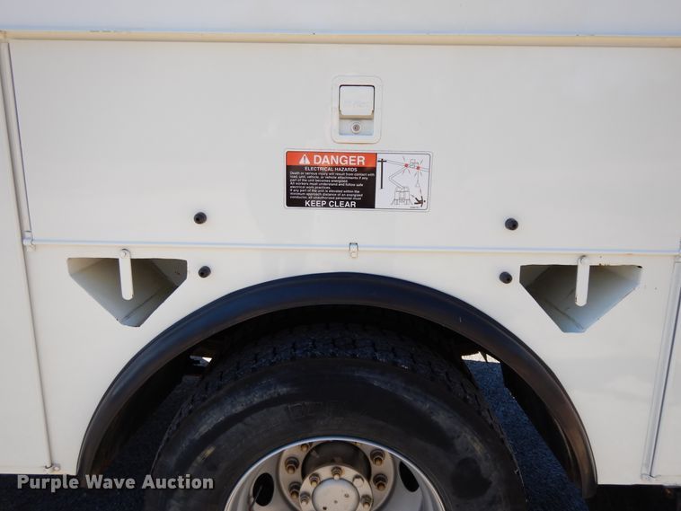 image for item GH9002 2005 International 4300 bucket truck