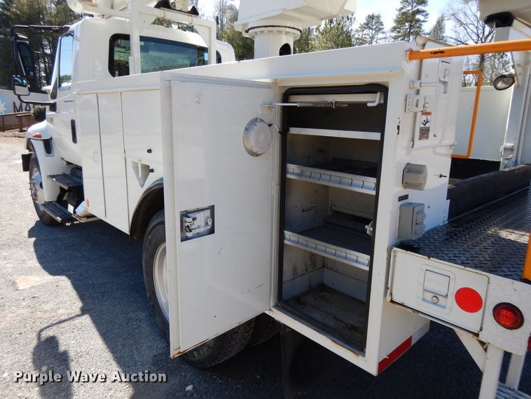 image for item GH9002 2005 International 4300 bucket truck