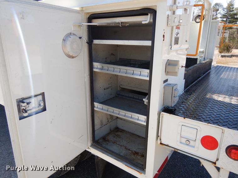 image for item GH9002 2005 International 4300 bucket truck