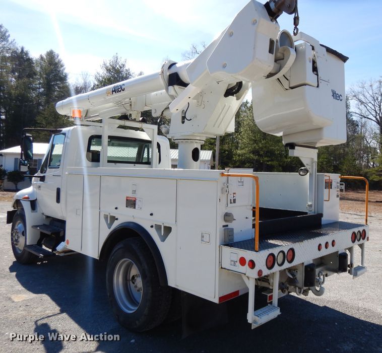 image for item GH9002 2005 International 4300 bucket truck