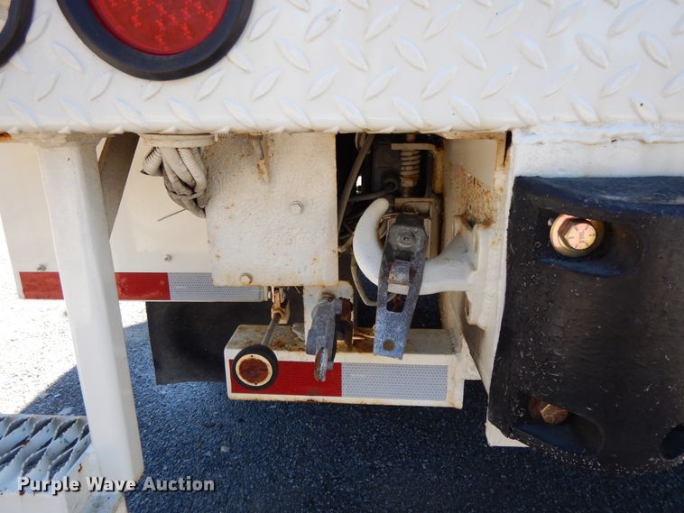 image for item GH9002 2005 International 4300 bucket truck