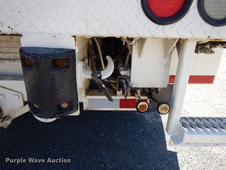 image for item GH9002 2005 International 4300 bucket truck