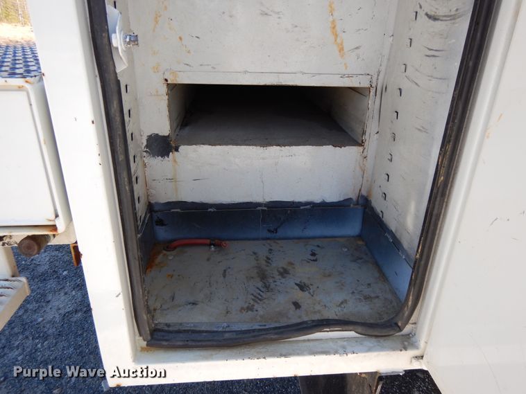 image for item GH9002 2005 International 4300 bucket truck