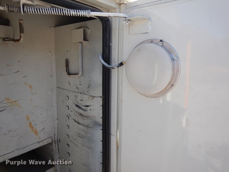 image for item GH9002 2005 International 4300 bucket truck