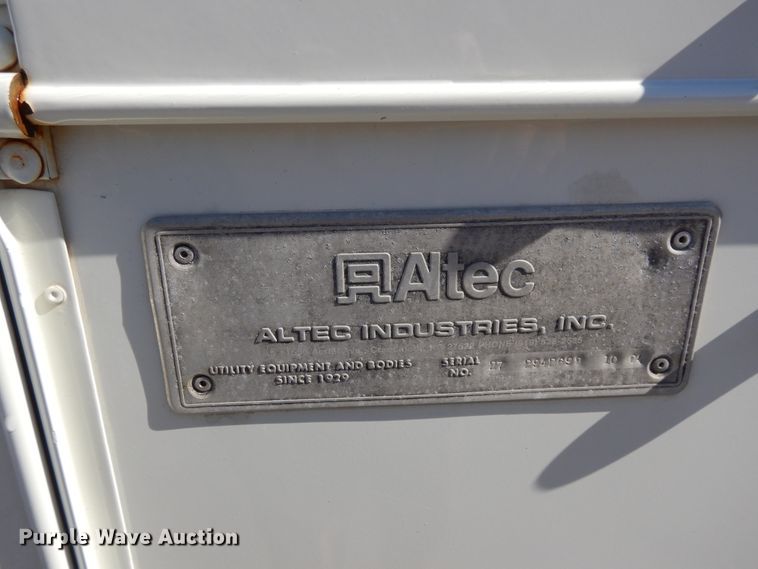 image for item GH9002 2005 International 4300 bucket truck