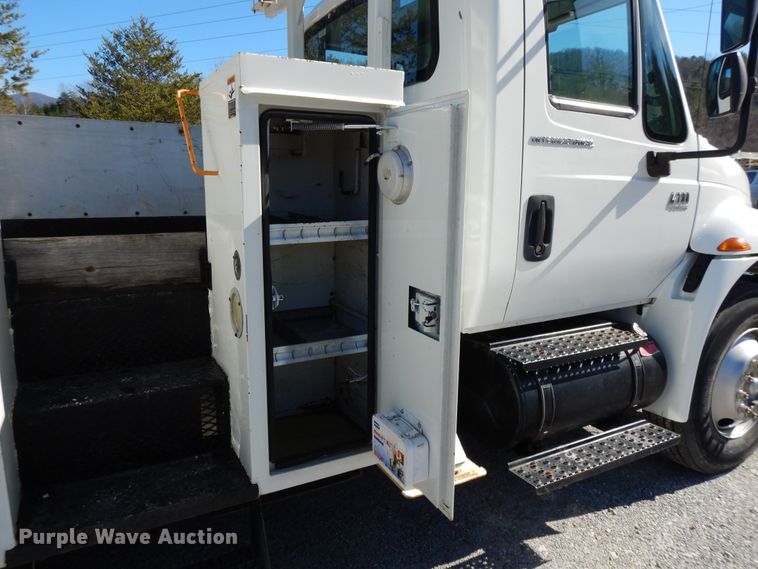 image for item GH9002 2005 International 4300 bucket truck