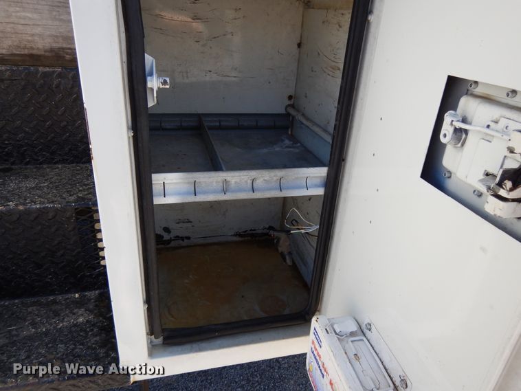 image for item GH9002 2005 International 4300 bucket truck