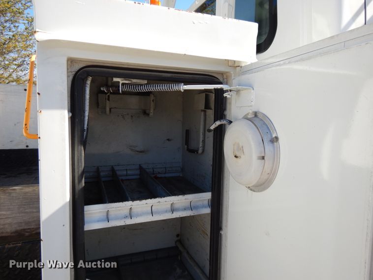 image for item GH9002 2005 International 4300 bucket truck