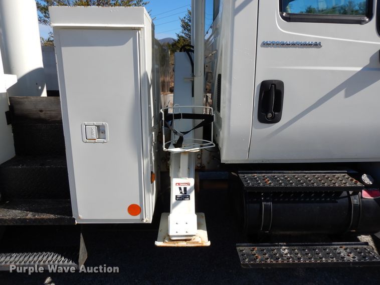 image for item GH9002 2005 International 4300 bucket truck