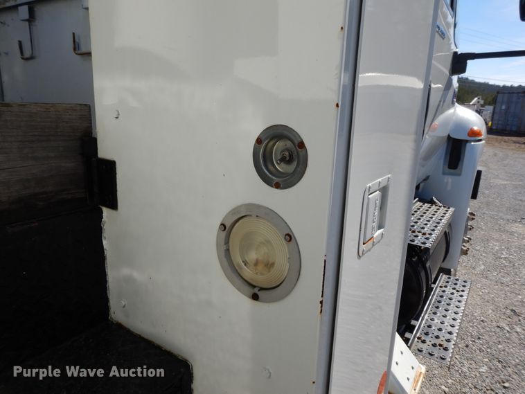 image for item GH9002 2005 International 4300 bucket truck