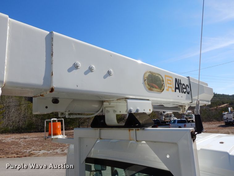 image for item GH9002 2005 International 4300 bucket truck