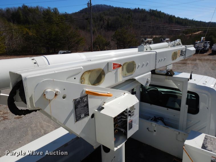 image for item GH9002 2005 International 4300 bucket truck