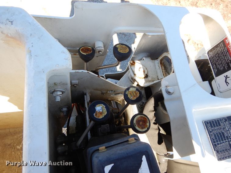 image for item GH9002 2005 International 4300 bucket truck