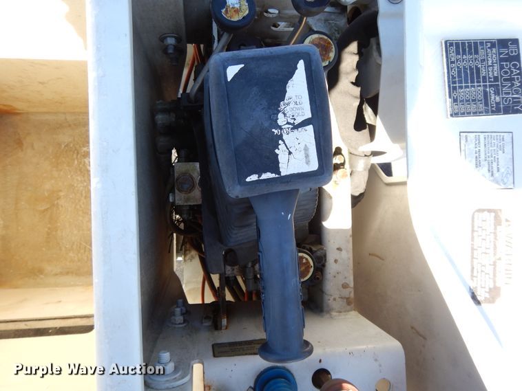 image for item GH9002 2005 International 4300 bucket truck