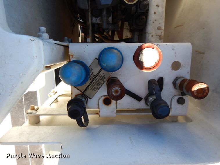 image for item GH9002 2005 International 4300 bucket truck