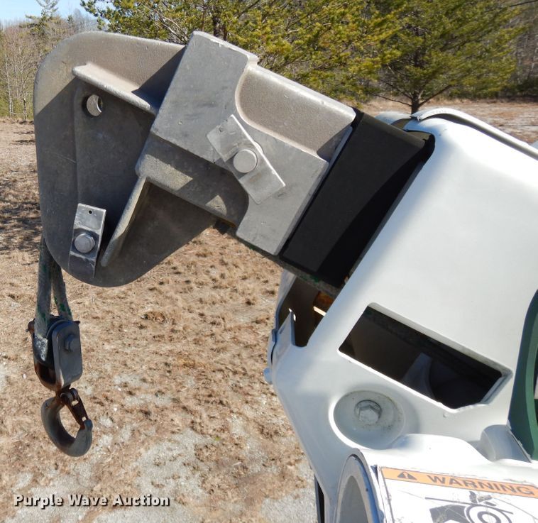 image for item GH9002 2005 International 4300 bucket truck