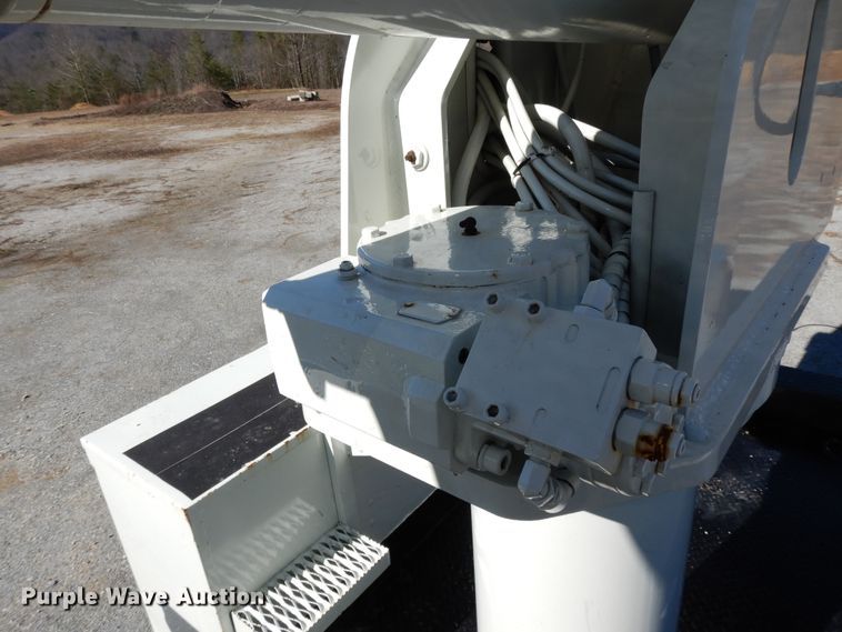 image for item GH9002 2005 International 4300 bucket truck