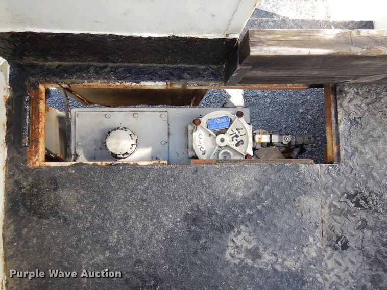 image for item GH9002 2005 International 4300 bucket truck