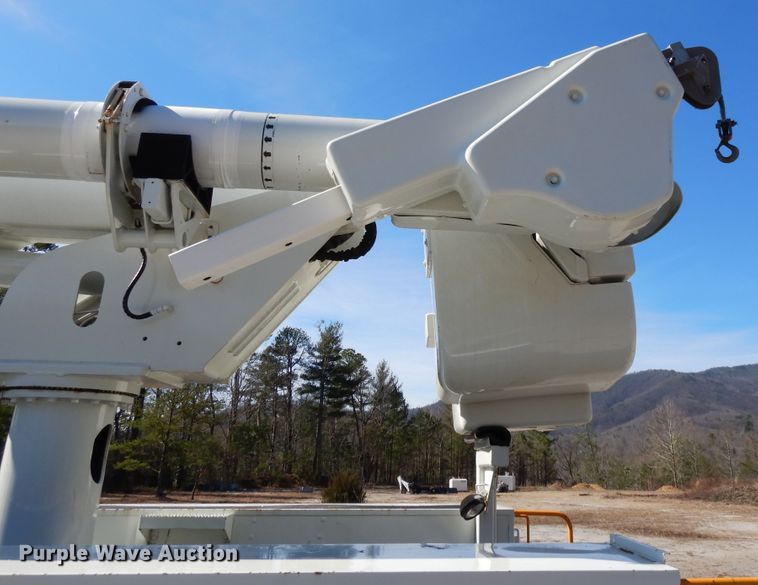 image for item GH9002 2005 International 4300 bucket truck
