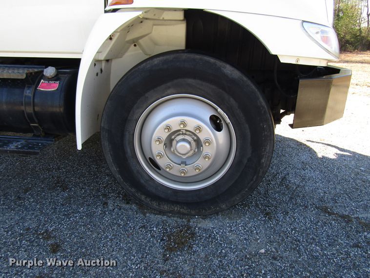 image for item GH9002 2005 International 4300 bucket truck