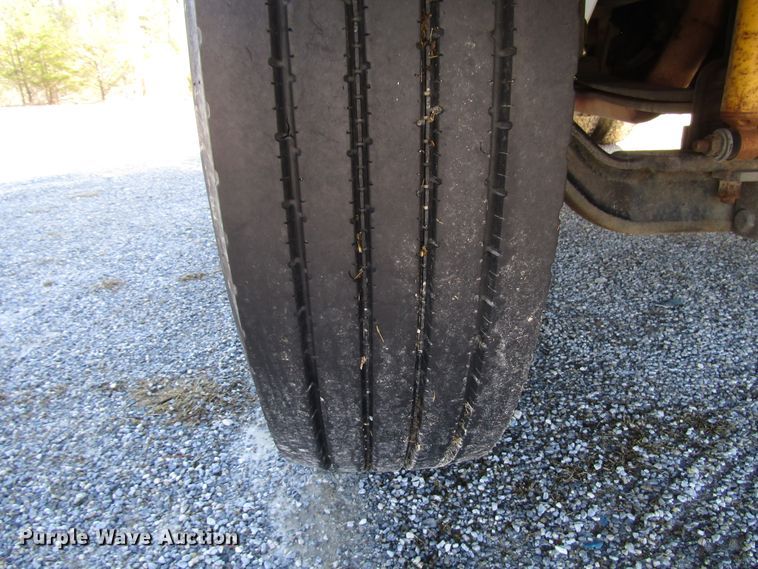 image for item GH9002 2005 International 4300 bucket truck