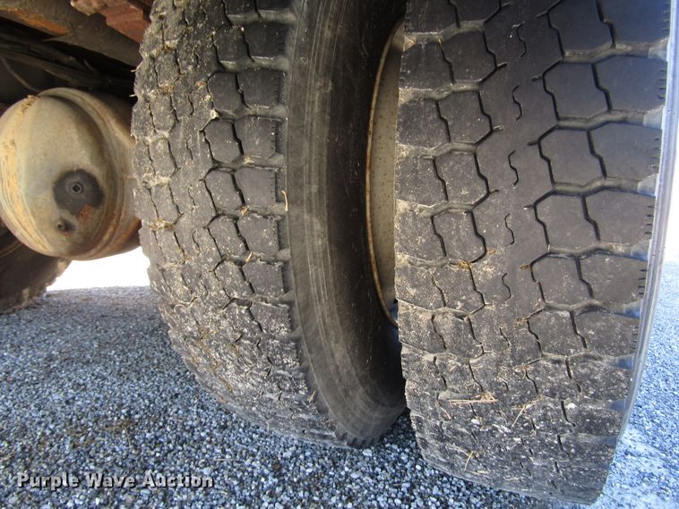 image for item GH9002 2005 International 4300 bucket truck