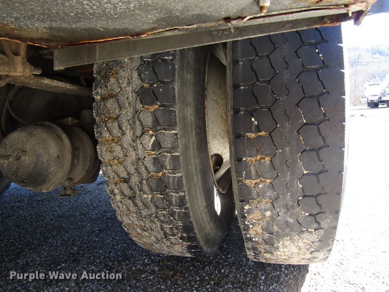 image for item GH9002 2005 International 4300 bucket truck