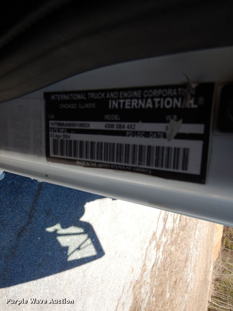 image for item GH9002 2005 International 4300 bucket truck