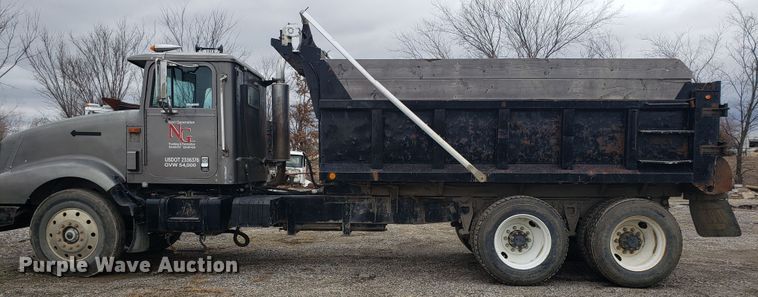 image for item GO9967 1994 International 9400 dump truck