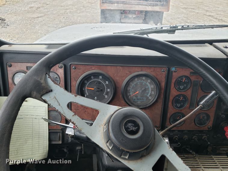 image for item GO9967 1994 International 9400 dump truck