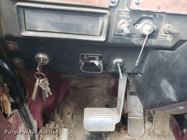 image for item GO9967 1994 International 9400 dump truck