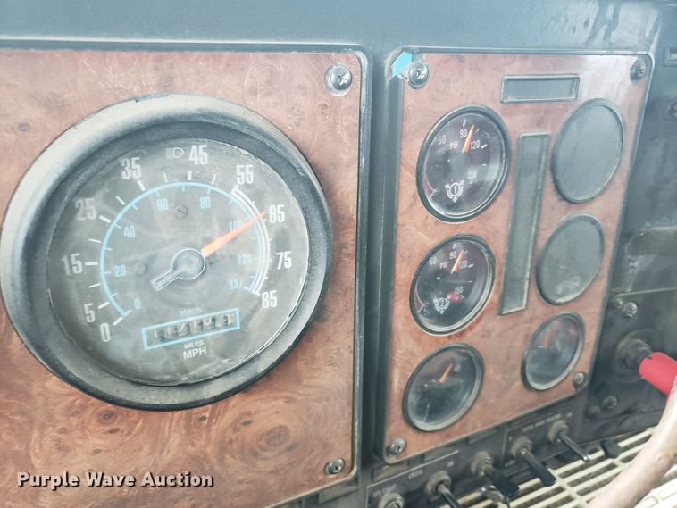 image for item GO9967 1994 International 9400 dump truck