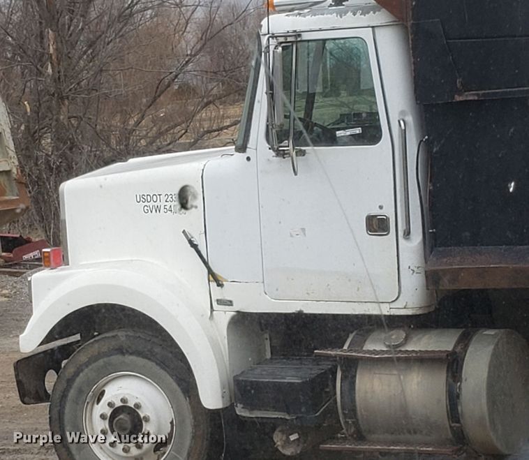 image for item GO9967 1994 International 9400 dump truck