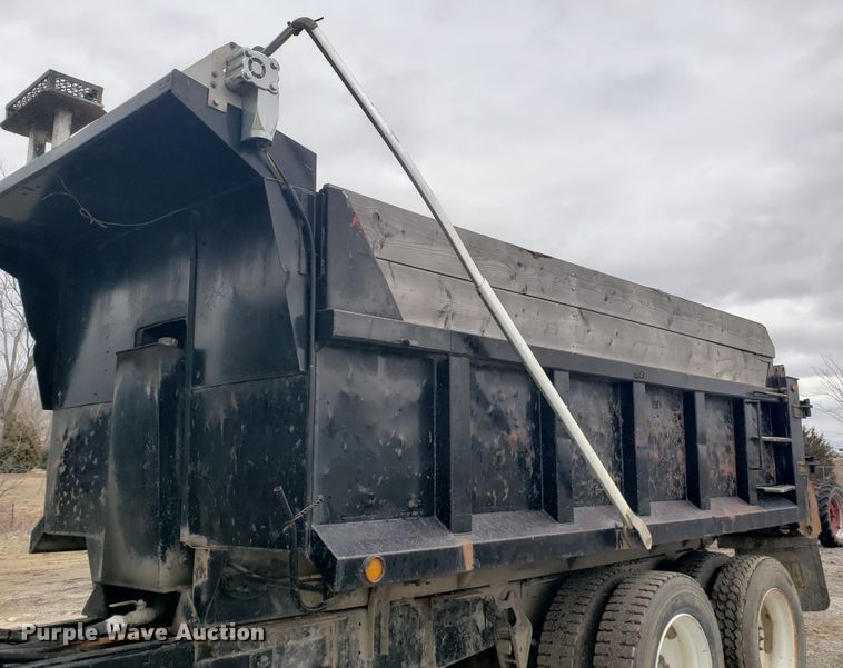 image for item GO9967 1994 International 9400 dump truck