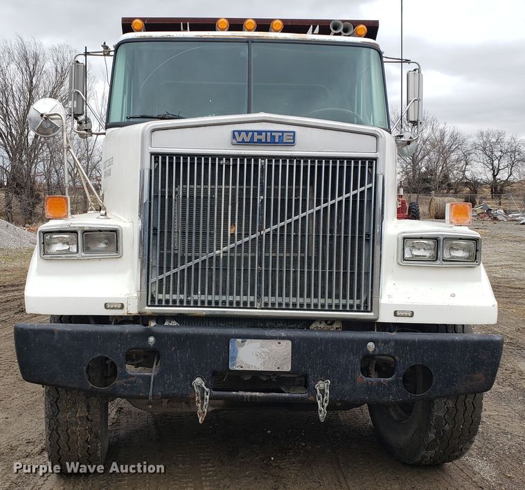 image for item GO9968 1985 Volvo White 87 dump truck