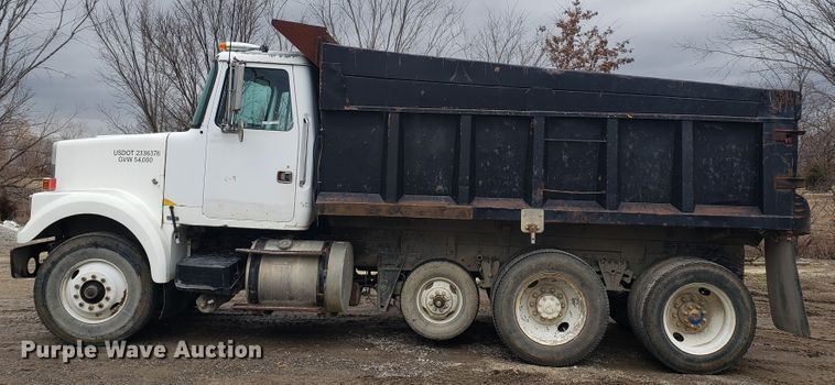 image for item GO9968 1985 Volvo White 87 dump truck