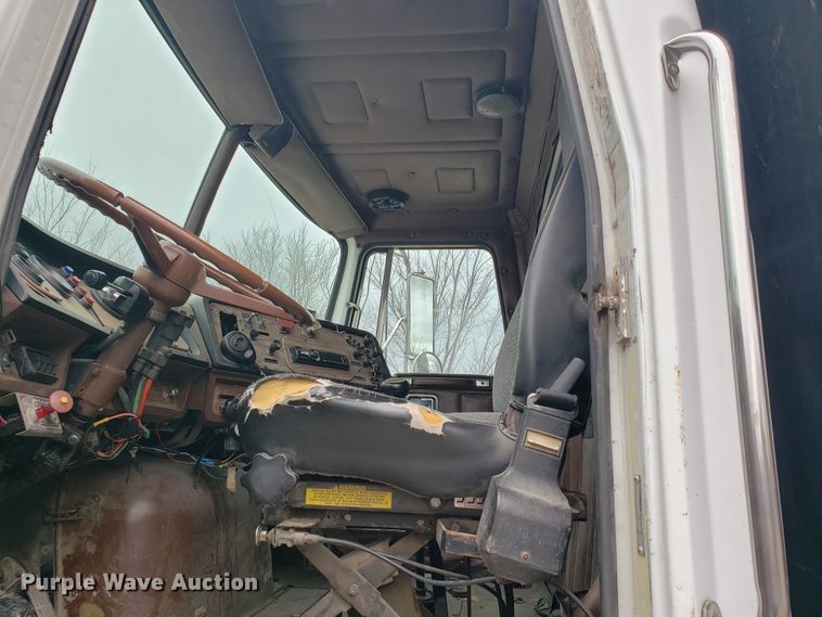 image for item GO9968 1985 Volvo White 87 dump truck