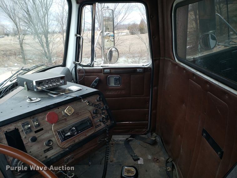 image for item GO9968 1985 Volvo White 87 dump truck