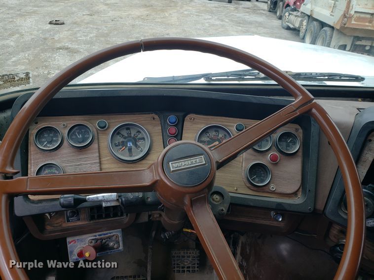 image for item GO9968 1985 Volvo White 87 dump truck