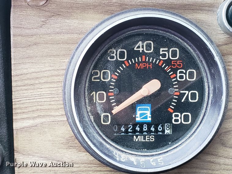 image for item GO9968 1985 Volvo White 87 dump truck