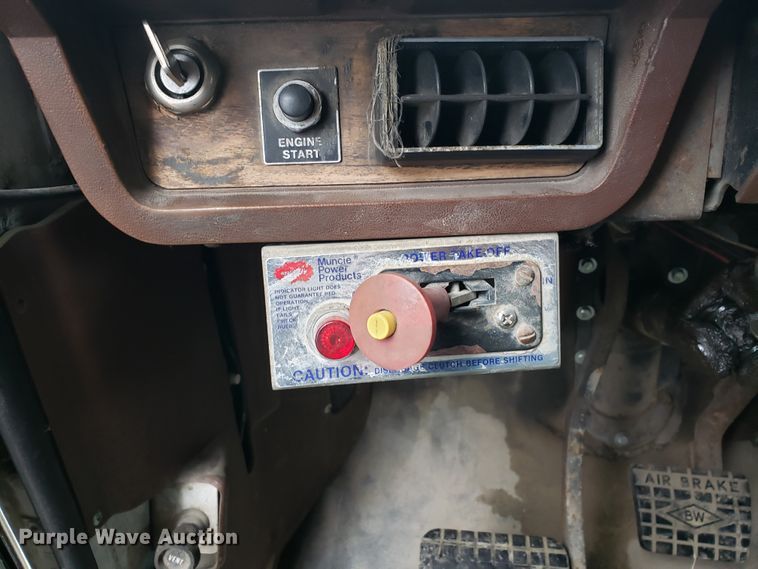 image for item GO9968 1985 Volvo White 87 dump truck